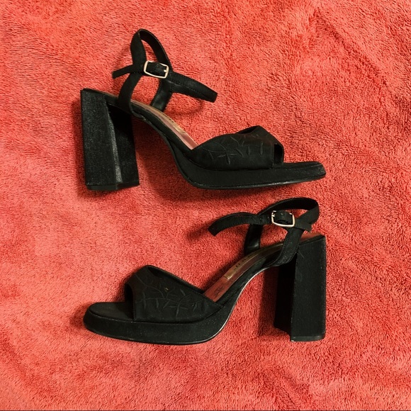 Classified Shoes - 90’s bblack chunky heels!